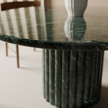 Rotonda Pedestal Dining Table